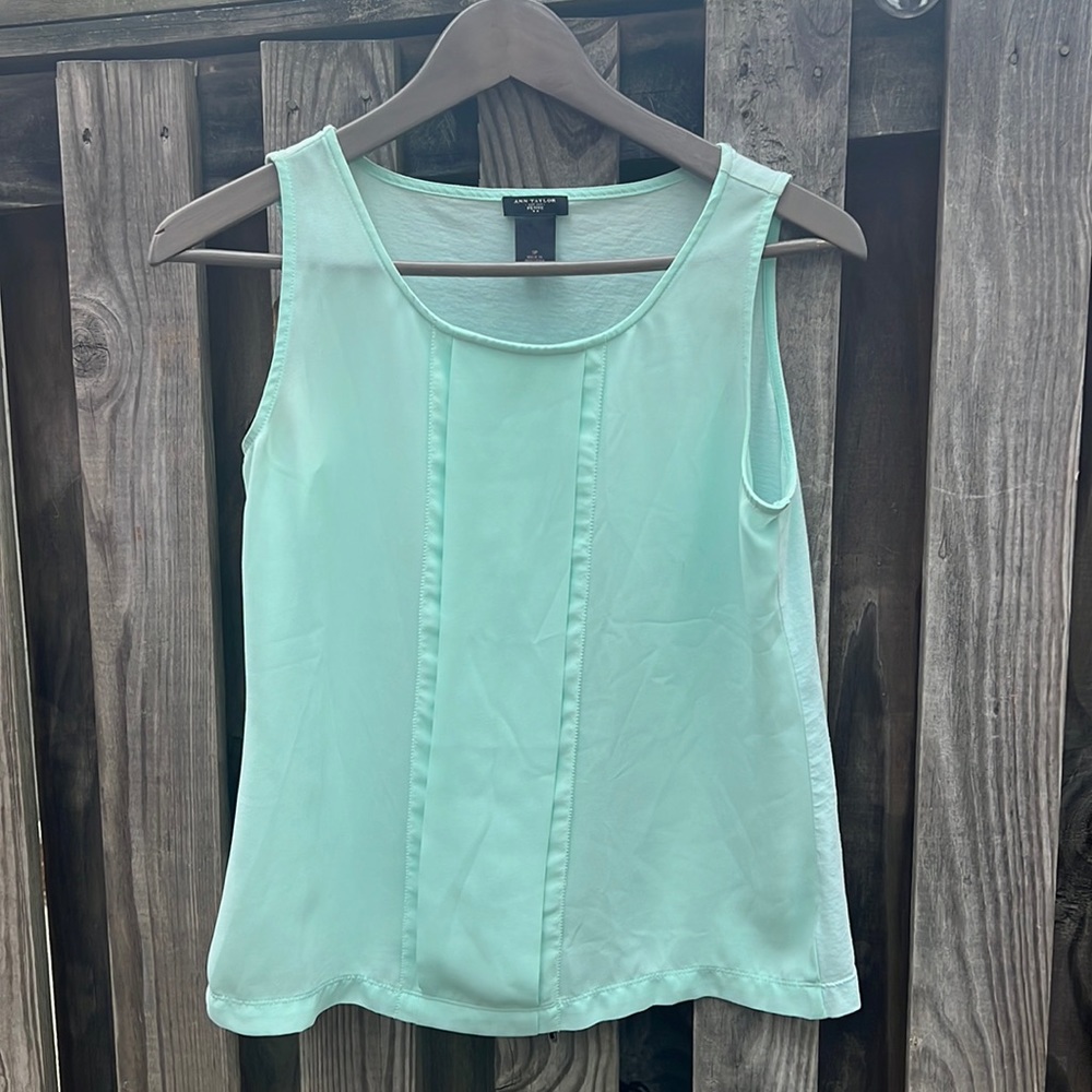 Ann Taylor top light green sleeveless blouse size small petite